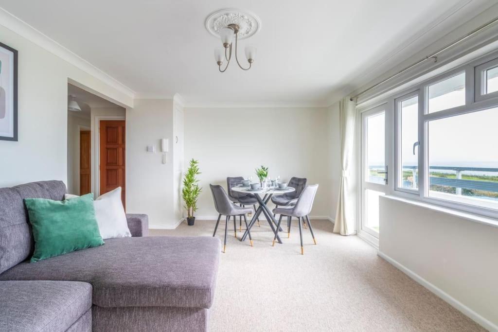 Panoramic Sea View Apartment Sleeps 4-Free Parking Bournemouth Buitenkant foto