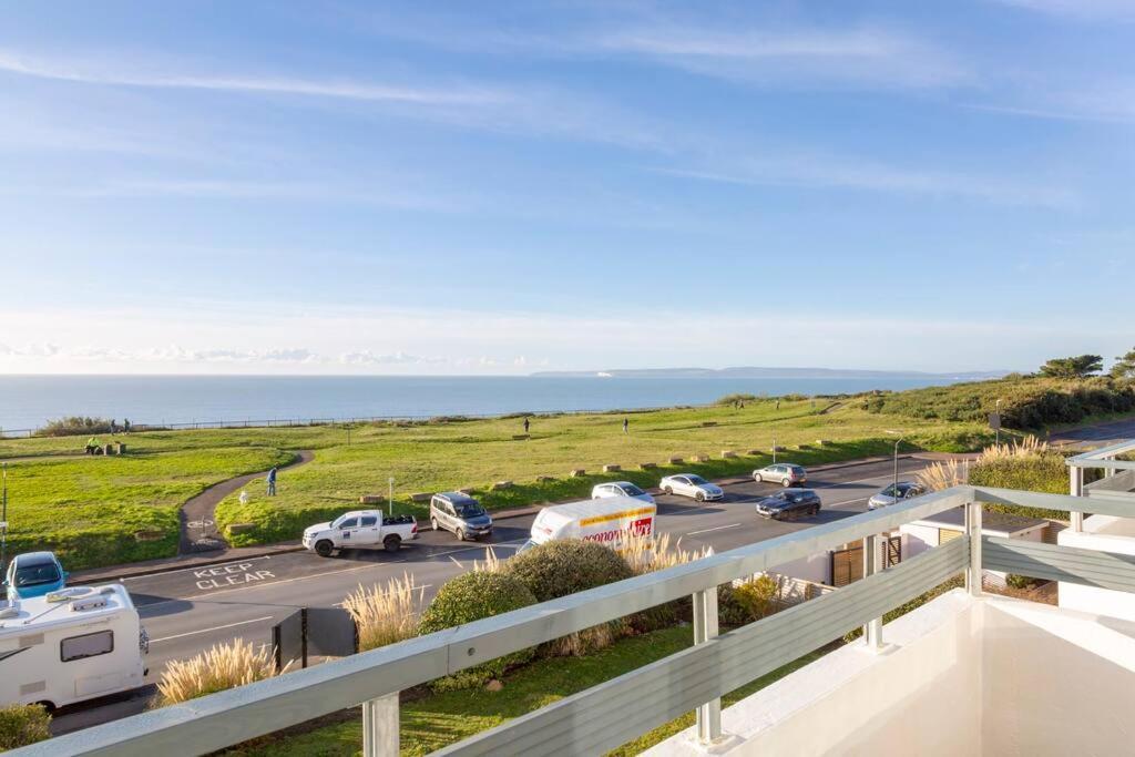 Panoramic Sea View Apartment Sleeps 4-Free Parking Bournemouth Buitenkant foto
