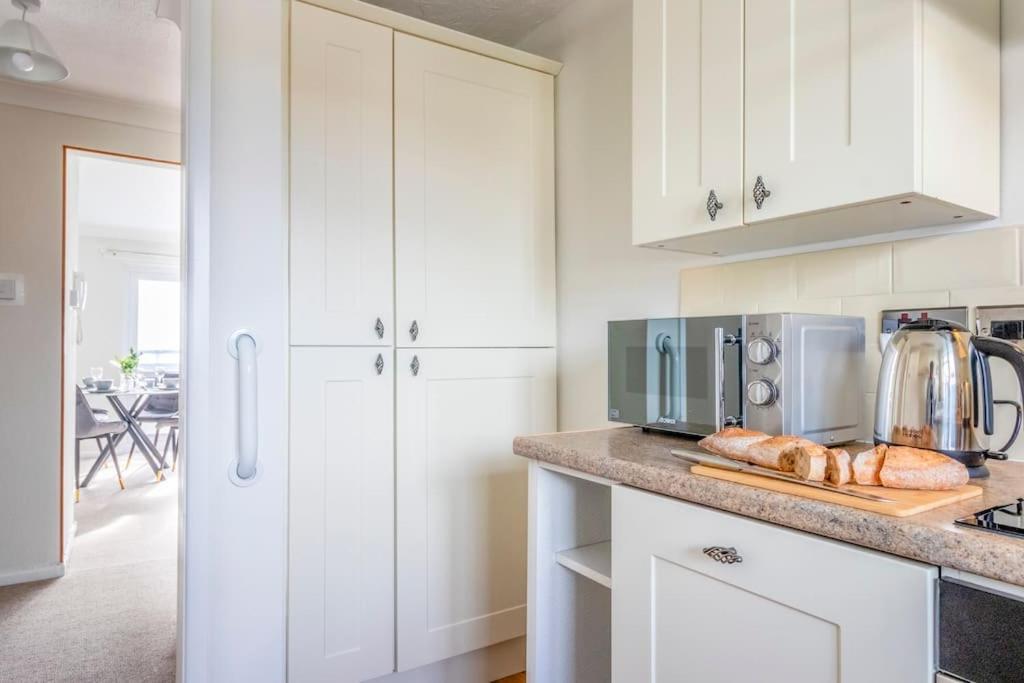 Panoramic Sea View Apartment Sleeps 4-Free Parking Bournemouth Buitenkant foto